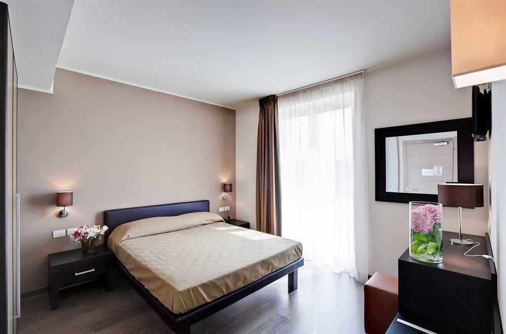 Hotel Acquadolce 페스키에라델가르다 외부 사진