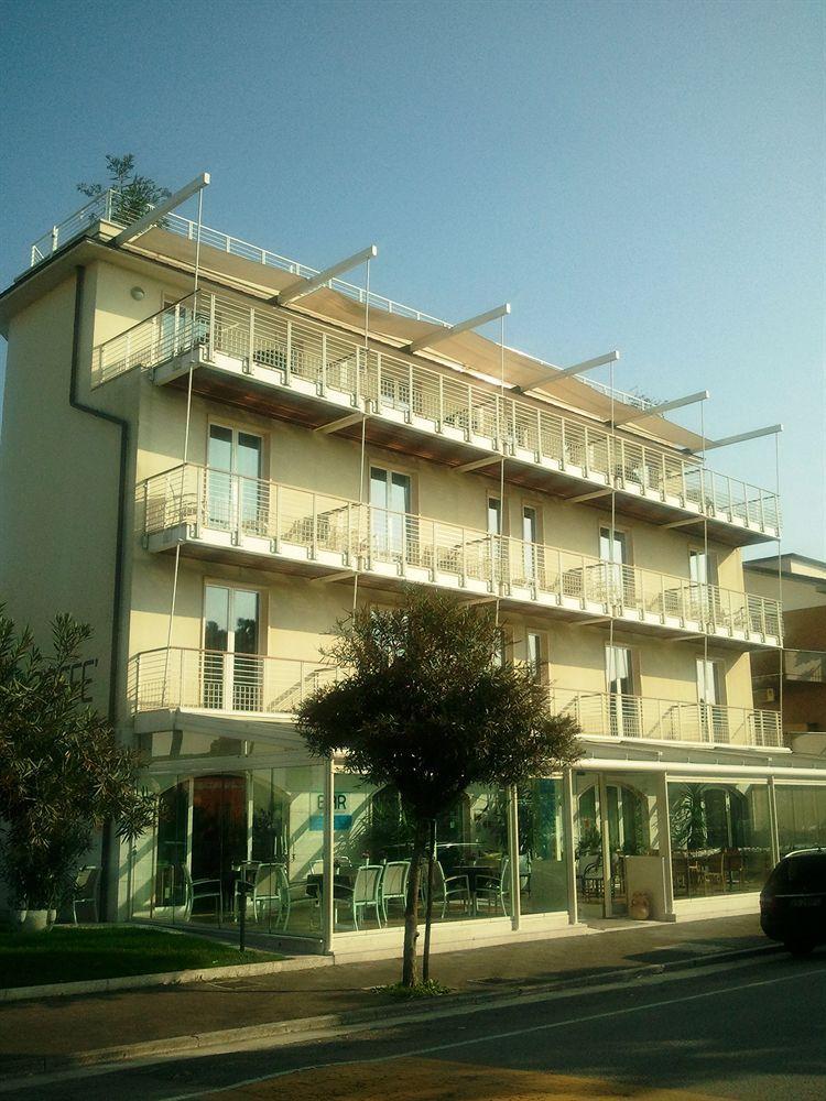 Hotel Acquadolce 페스키에라델가르다 외부 사진