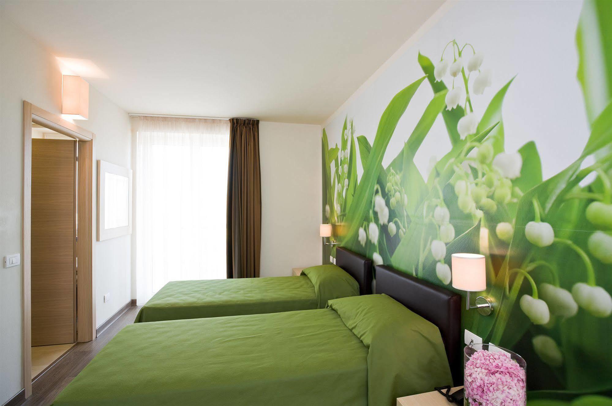 Hotel Acquadolce 페스키에라델가르다 외부 사진