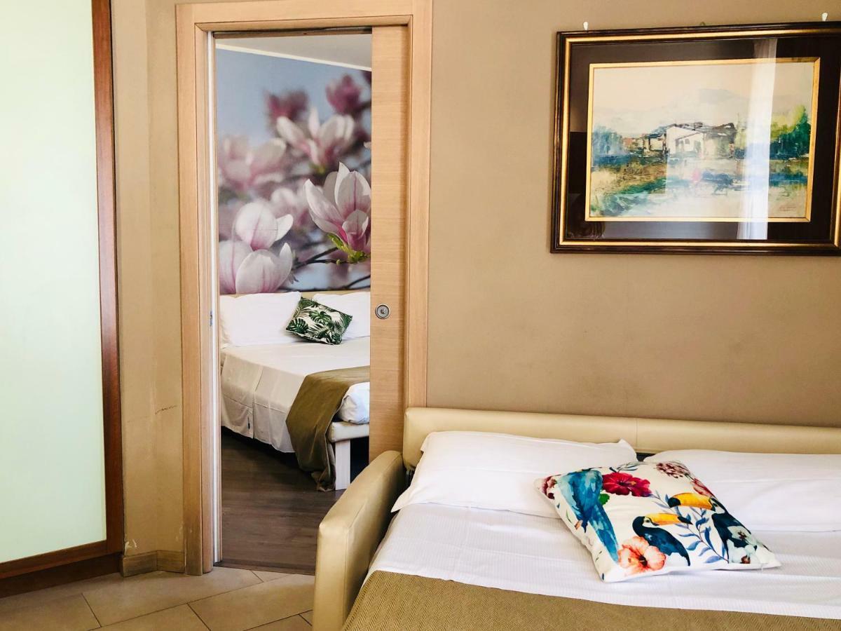 Hotel Acquadolce 페스키에라델가르다 외부 사진